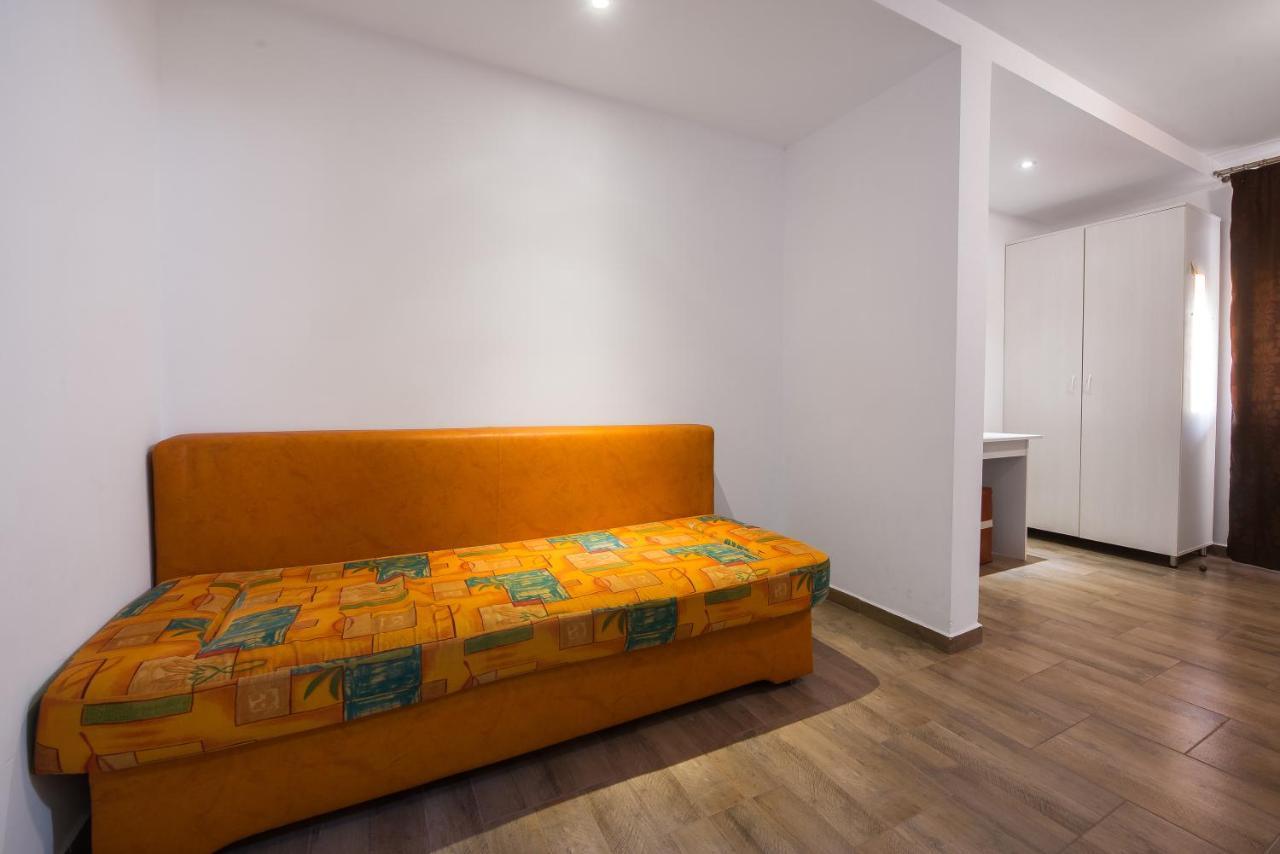 Casa 4 Odai Ξενοδοχείο Douăzeci şi Trei August Εξωτερικό φωτογραφία