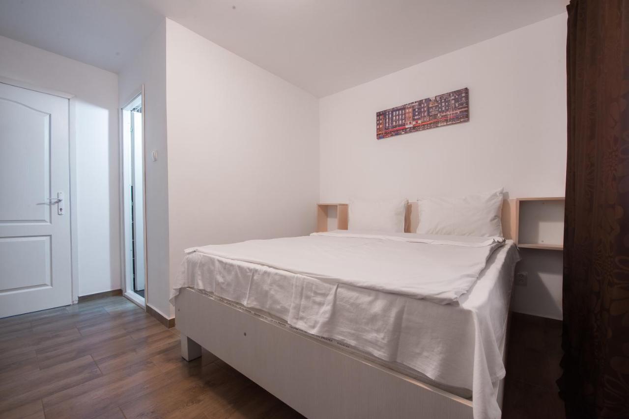 Casa 4 Odai Ξενοδοχείο Douăzeci şi Trei August Εξωτερικό φωτογραφία