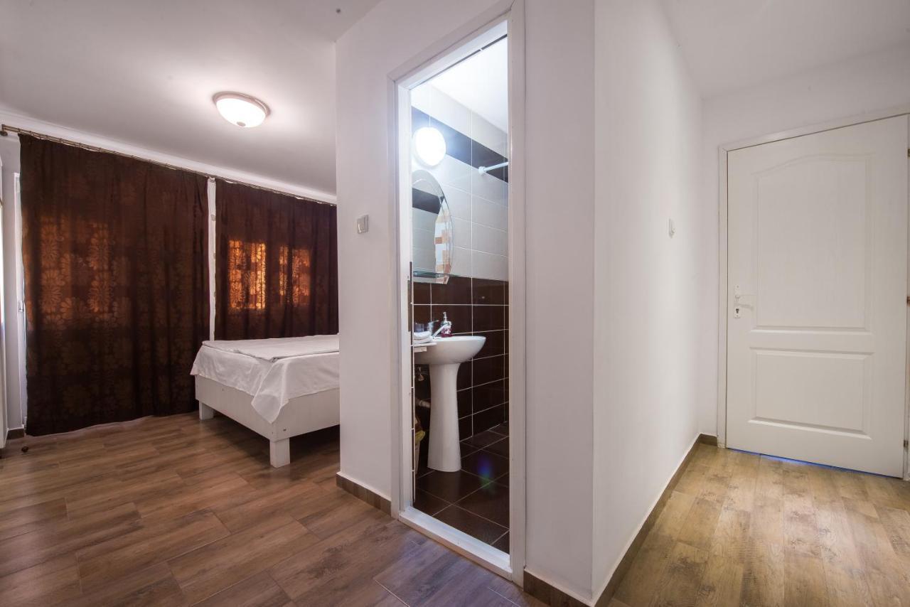 Casa 4 Odai Ξενοδοχείο Douăzeci şi Trei August Εξωτερικό φωτογραφία