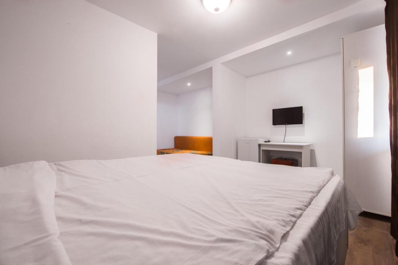 Casa 4 Odai Ξενοδοχείο Douăzeci şi Trei August Εξωτερικό φωτογραφία