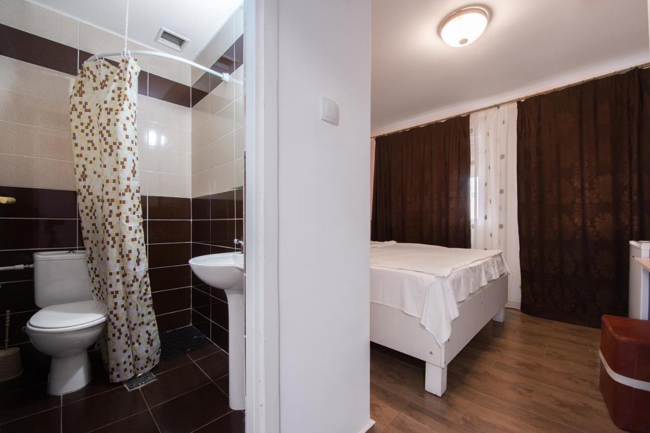 Casa 4 Odai Ξενοδοχείο Douăzeci şi Trei August Εξωτερικό φωτογραφία