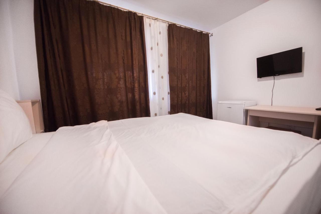 Casa 4 Odai Ξενοδοχείο Douăzeci şi Trei August Εξωτερικό φωτογραφία